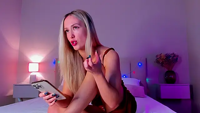 Snapshot of VikkiLustfull chatting on 8, 1, 2025 VikkiLustfull online show from 8, 1, 2025