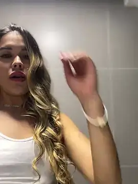 Snapshot of Emilia_Bakerr chatting on 8, 1, 2025 Emilia Bakerr online show from 8, 1, 2025