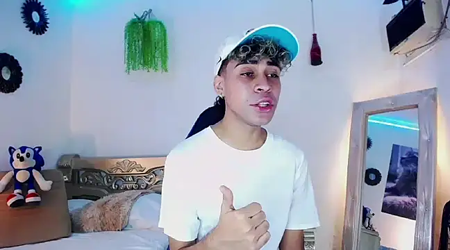 huge armound online show from 1, 2, 2025