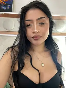 Snapshot of lucianaroy chatting on 11, 2, 2025 lucianaroy online show from 11, 2, 2025