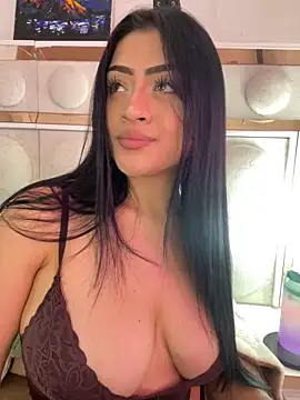 Snapshot of lucianaroy chatting on 17, 2, 2025 lucianaroy online show from 17, 2, 2025