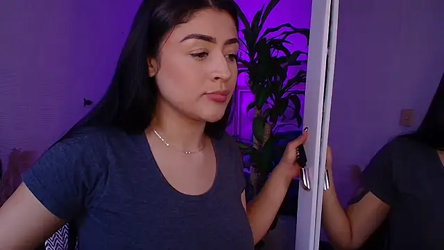 Snapshot of lucianaroy chatting on 3, 10, 2025 lucianaroy online show from 3, 10, 2025