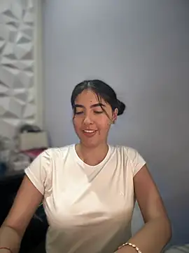 MarianaBenz online show from 9, 3, 2025