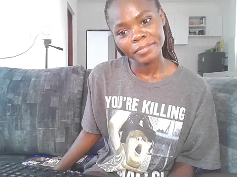 Snapshot of petiteebony_81 chatting on 17, 9, 2025 petiteebony 81 online show from 17, 9, 2025