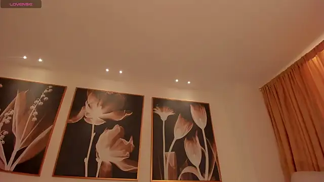 Snapshot of LindseyMoss chatting on 8, 1, 2025 LindseyMoss online show from 8, 1, 2025