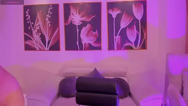 Snapshot of LindseyMoss chatting on 9, 1, 2025 LindseyMoss online show from 9, 1, 2025