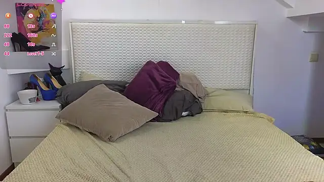 Snapshot of Eva_Rogers_ chatting on 18, 9, 2025 Eva Rogers  online show from 18, 9, 2025