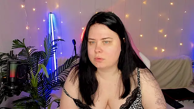 Snapshot of Akemi_BBW chatting on 17, 12, 2024 Akemi BBW online show from 17, 12, 2024