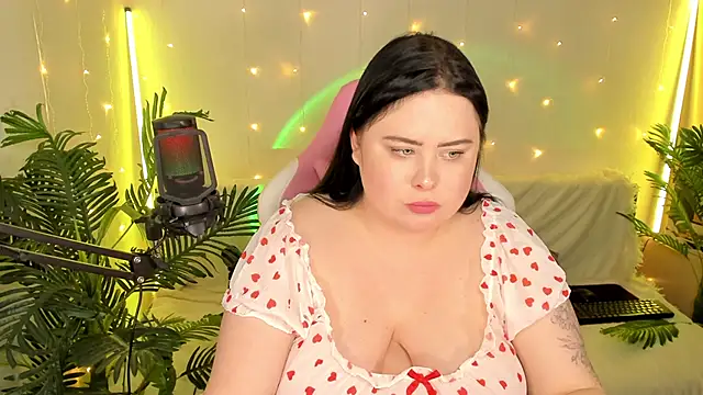 Snapshot of Akemi_BBW chatting on 1, 1, 2025 Akemi BBW online show from 1, 1, 2025