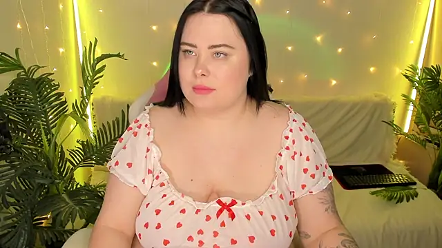 Snapshot of Akemi_BBW chatting on 2, 1, 2025 Akemi BBW online show from 2, 1, 2025