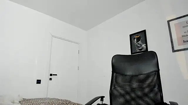 PortraitMarie online show from 25, 1, 2025