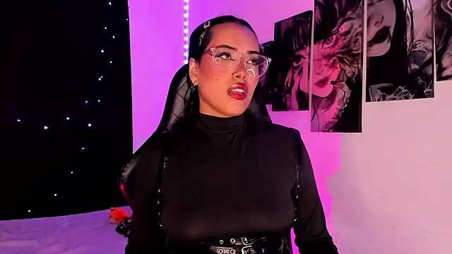 Snapshot of willow_poisson chatting on 4, 12, 2024 willow poisson online show from 4, 12, 2024