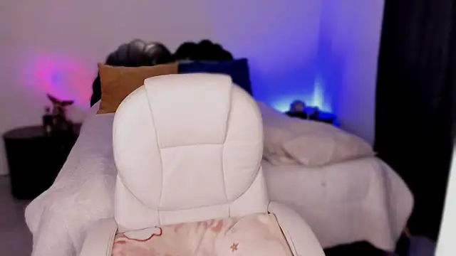 Snapshot of emilydolshe2 chatting on 6, 7, 2026 emilydolshe2 online show from 6, 7, 2026