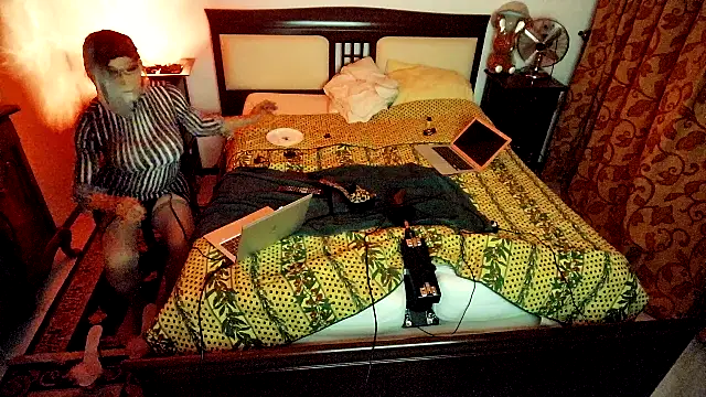 CharlotteVixxens online show from 7, 4, 2026