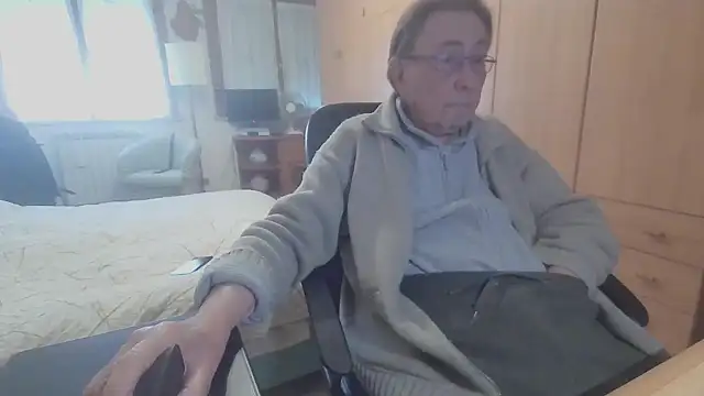 Snapshot of papillonhotofficial chatting on 3, 3, 2025 papillonhotofficial online show from 3, 3, 2025