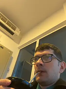 Snapshot of Juliano2289 chatting on 28, 4, 2026 Juliano2289 online show from 28, 4, 2026