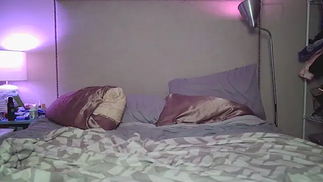 Tipsy Toes Daisy online show from 17, 2, 2025