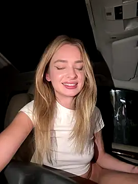 Snapshot of EvieEvans chatting on 4, 12, 2024 EvieEvans online show from 4, 12, 2024