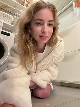 Snapshot of EvieEvans chatting on 12, 2, 2025 EvieEvans online show from 12, 2, 2025