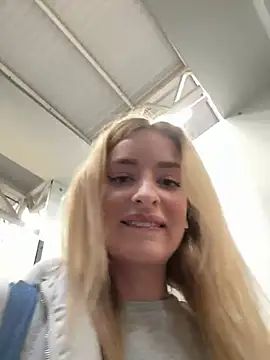 Snapshot of EvieEvans chatting on 19, 2, 2025 EvieEvans online show from 19, 2, 2025