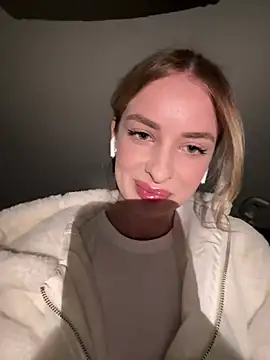 Snapshot of EvieEvans chatting on 2, 3, 2025 EvieEvans online show from 2, 3, 2025