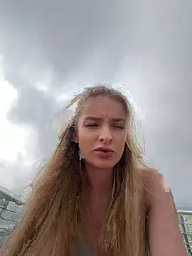 Snapshot of EvieEvans chatting on 6, 6, 2026 EvieEvans online show from 6, 6, 2026