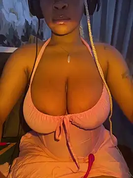 Snapshot of YellowHoneyDip chatting on 8, 12, 2024 YellowHoneyDip online show from 8, 12, 2024