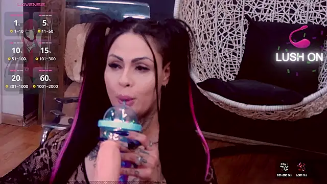 Snapshot of DeniSalome chatting on 4, 2, 2025 DeniSalome online show from 4, 2, 2025