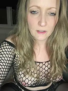 Snapshot of HoneyBluex chatting on 10, 3, 2025 HoneyBluex online show from 10, 3, 2025