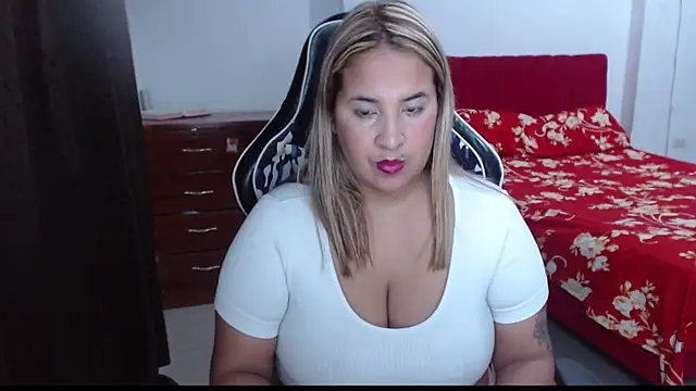 Snapshot of KathyHardcore69 chatting on 23, 11, 2025 KathyHardcore69 online show from 23, 11, 2025