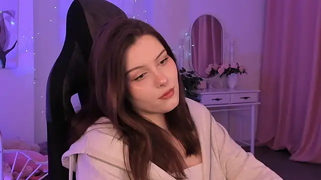 CoralineKeyns online show from 4, 2, 2025