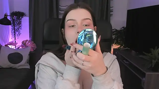 CoralineKeyns online show from 4, 3, 2025