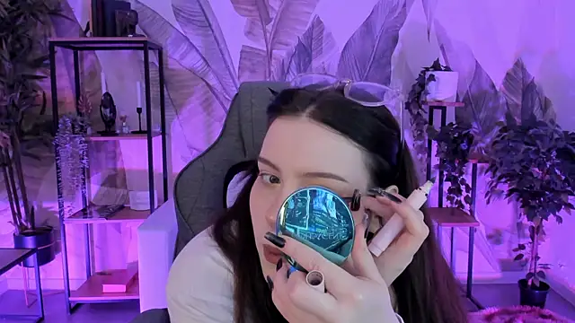 CoralineKeyns online show from 21, 10, 2025