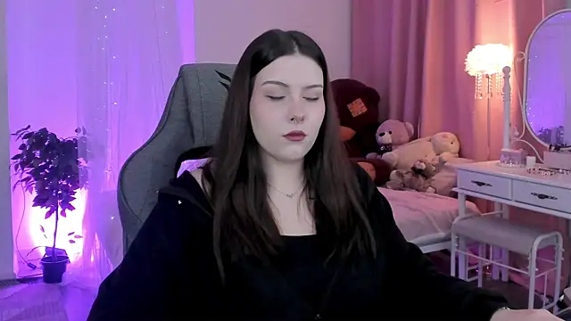 CoralineKeyns online show from 4, 11, 2025