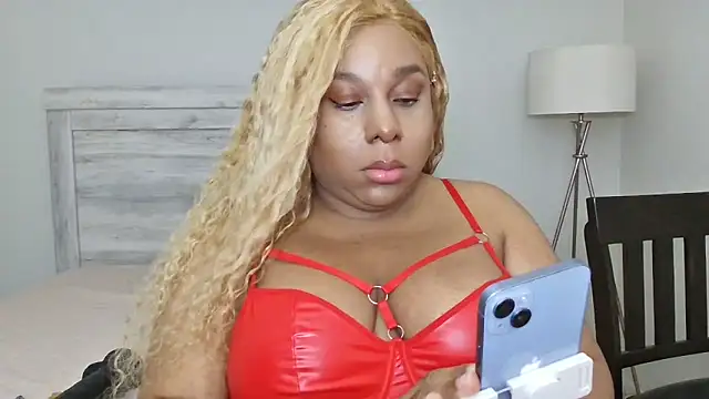 Snapshot of Carmen_Cream chatting on 7, 11, 2025 Carmen Cream online show from 7, 11, 2025