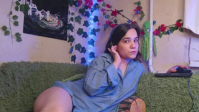 Tiny Witch online show from 9, 9, 2025