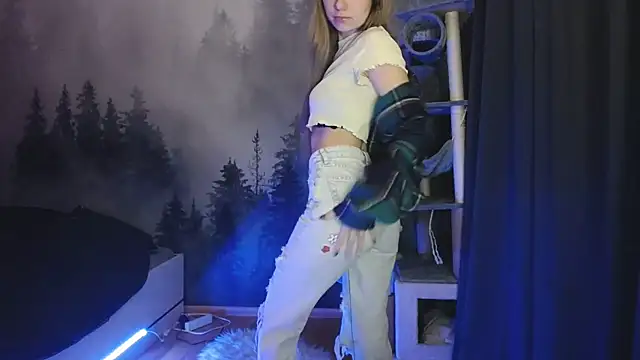 LuciaYoung online show from 16, 12, 2024