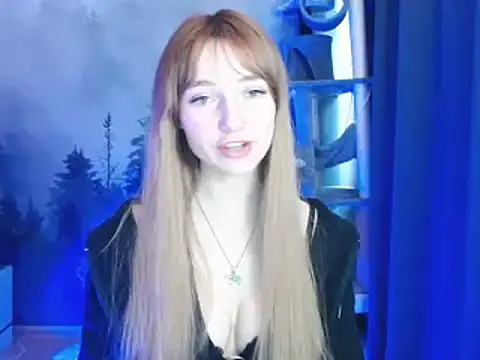 LuciaYoung online show from 8, 1, 2025