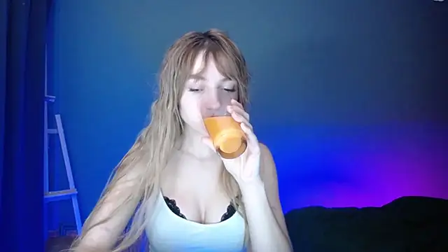 LuciaYoung online show from 12, 2, 2025