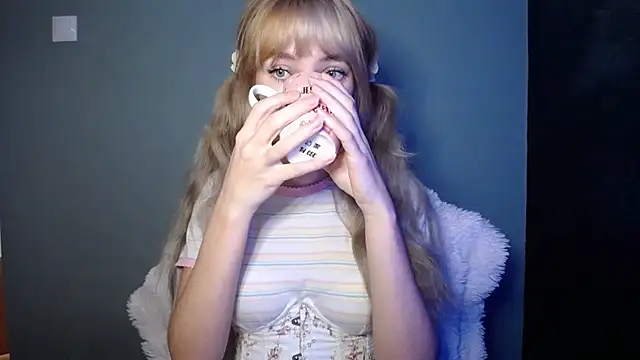 LuciaYoung online show from 5, 11, 2025