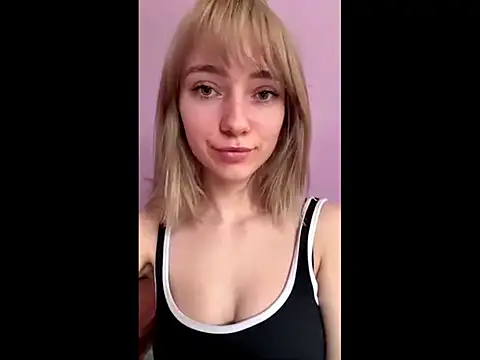 LuciaYoung online show from 4, 4, 2026