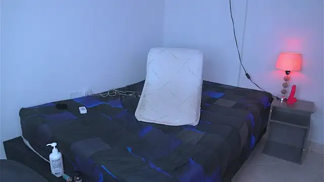 argiee taylorxs2 online show from 16, 9, 2025