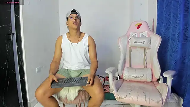 Latinos couples online show from 5, 5, 2026