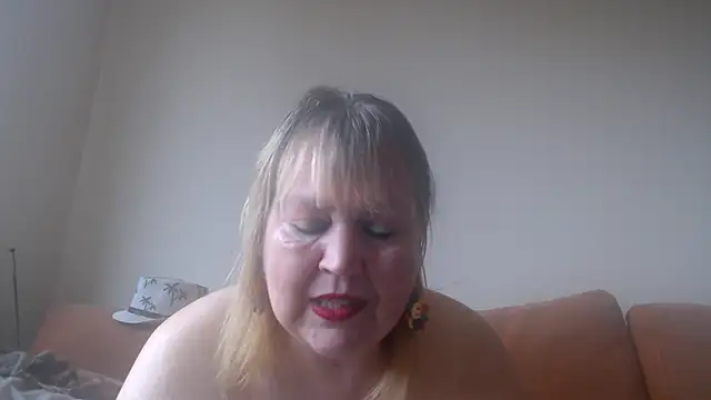 Snapshot of Blasflittchen chatting on 5, 2, 2025 Blasflittchen online show from 5, 2, 2025