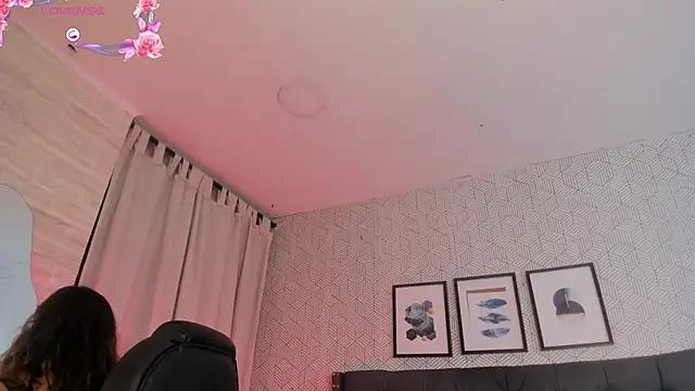 emma  smith1 online show from 4, 2, 2025