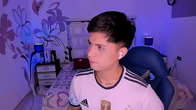 Snapshot of Niicky1_ chatting on 13, 12, 2024 Niicky1 online show from 13, 12, 2024