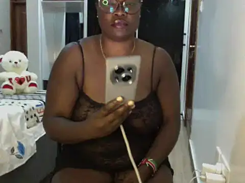 Nevvy Pretty online show from 22, 1, 2025