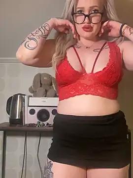 QueenOfFknBj online show from 9, 3, 2025