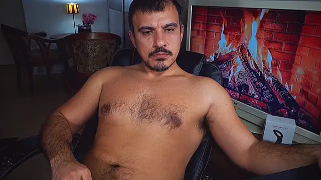 Snapshot of officeman7 chatting on 7, 12, 2024 officeman7 online show from 7, 12, 2024