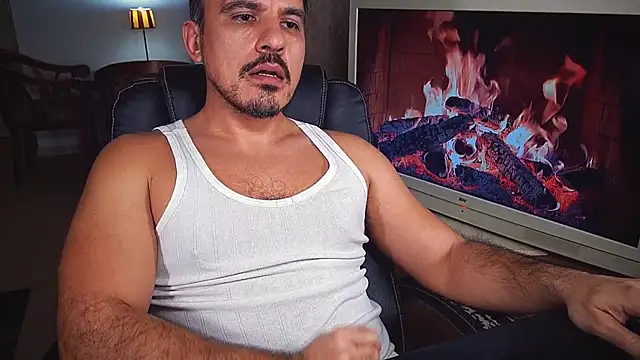 Snapshot of officeman7 chatting on 25, 12, 2024 officeman7 online show from 25, 12, 2024